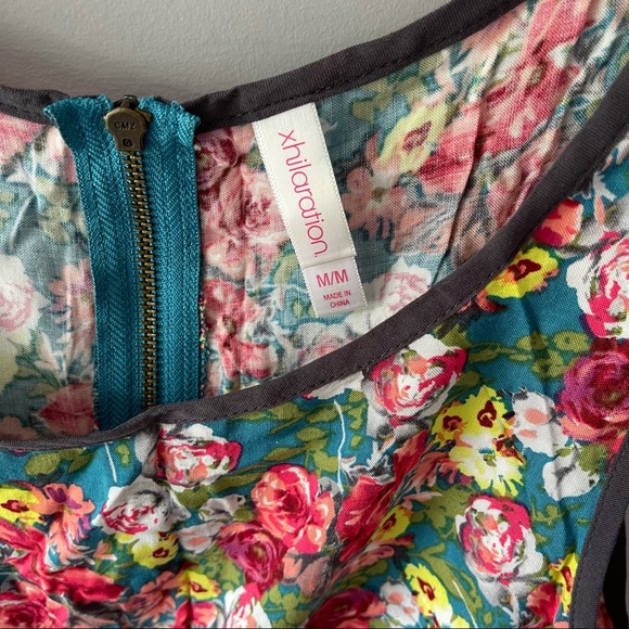 Xhilaration peplum flowered sleeveless top sz M - Picture 4 of 4